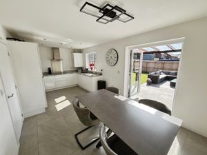 Kitchen Diner- click for photo gallery